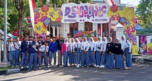 Belajar di Luar Kelas: Siswa DKV SMK Graha Madina Eksplorasi Kreativitas di DesigNoholic 2025